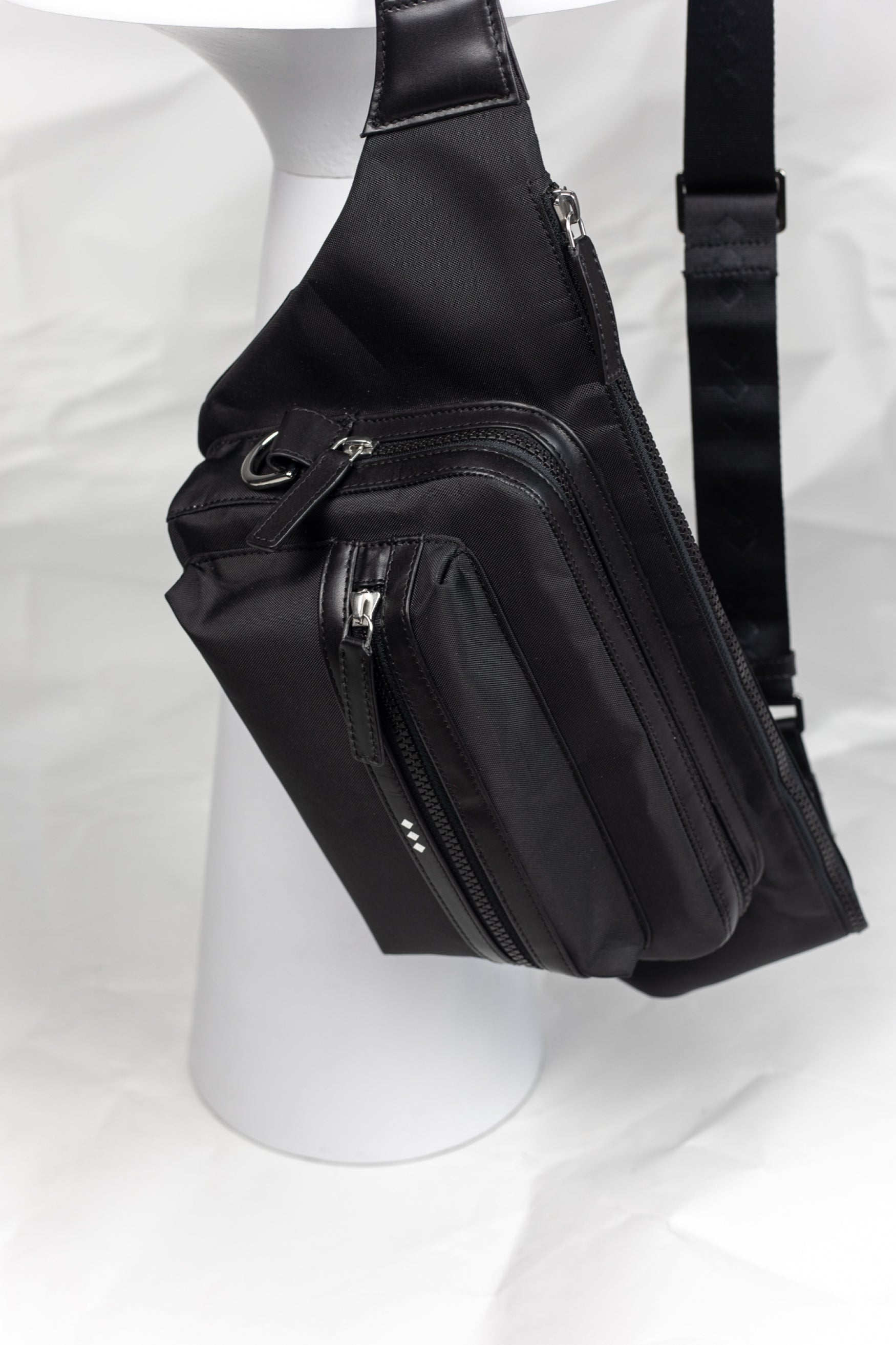 Cosmos Crossbody bag 211 | Black